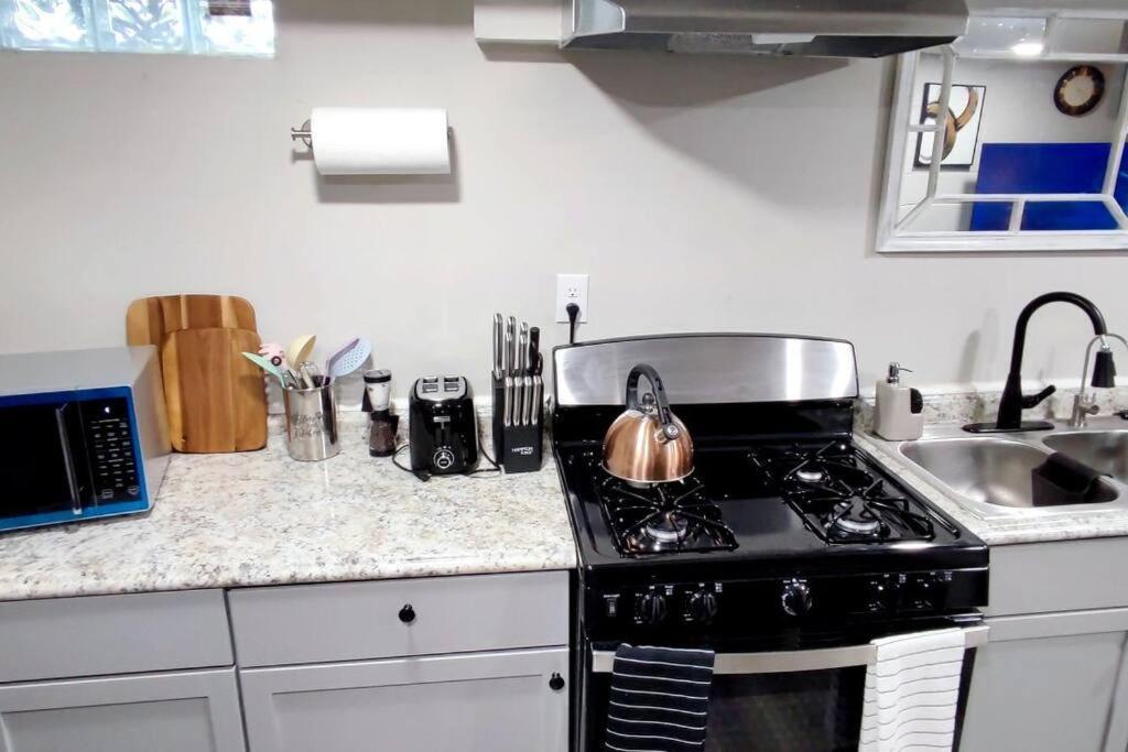 Spacious Suite Close To Downtown Indy/ King Bed อินเดียนาโพลิส ภายนอก รูปภาพ