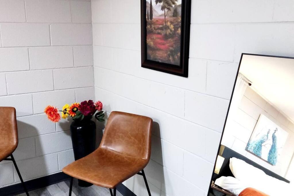Spacious Suite Close To Downtown Indy/ King Bed อินเดียนาโพลิส ภายนอก รูปภาพ