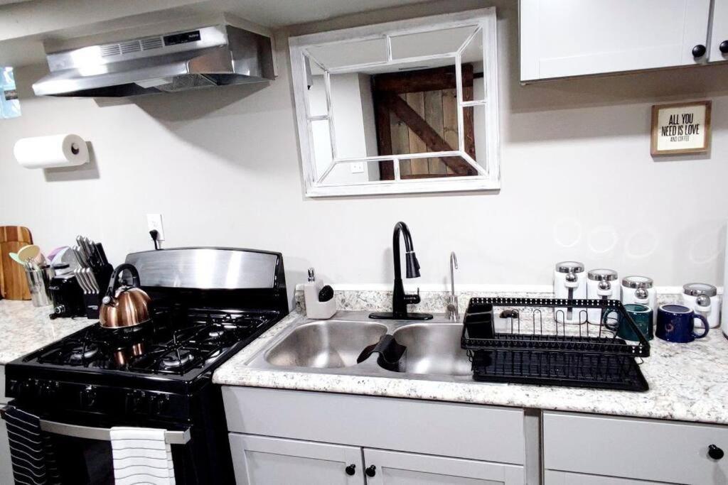 Spacious Suite Close To Downtown Indy/ King Bed อินเดียนาโพลิส ภายนอก รูปภาพ