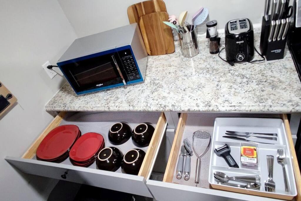 Spacious Suite Close To Downtown Indy/ King Bed อินเดียนาโพลิส ภายนอก รูปภาพ