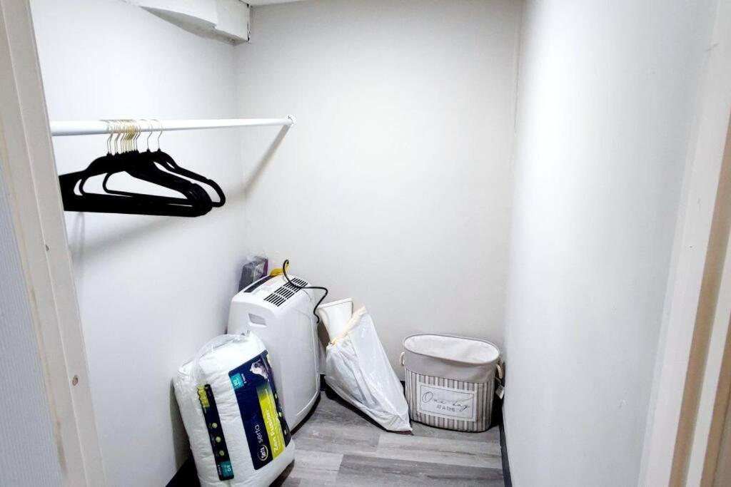 Spacious Suite Close To Downtown Indy/ King Bed อินเดียนาโพลิส ภายนอก รูปภาพ