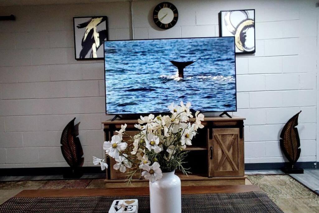 Spacious Suite Close To Downtown Indy/ King Bed อินเดียนาโพลิส ภายนอก รูปภาพ