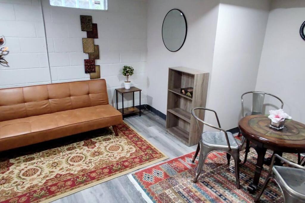 Spacious Suite Close To Downtown Indy/ King Bed อินเดียนาโพลิส ภายนอก รูปภาพ