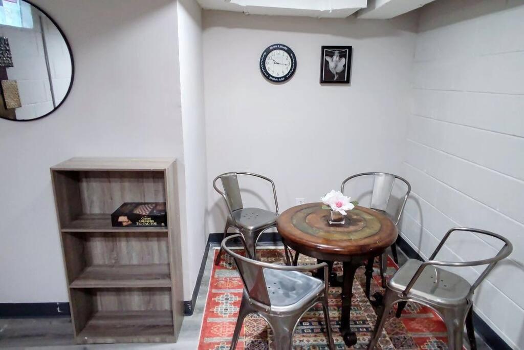 Spacious Suite Close To Downtown Indy/ King Bed อินเดียนาโพลิส ภายนอก รูปภาพ