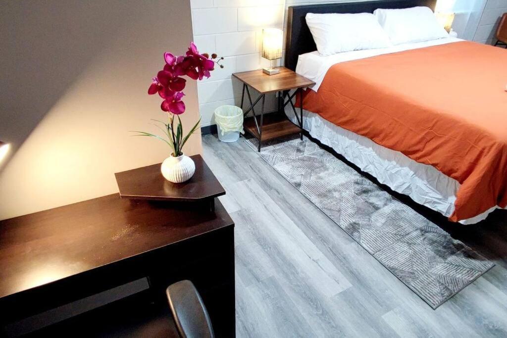 Spacious Suite Close To Downtown Indy/ King Bed อินเดียนาโพลิส ภายนอก รูปภาพ