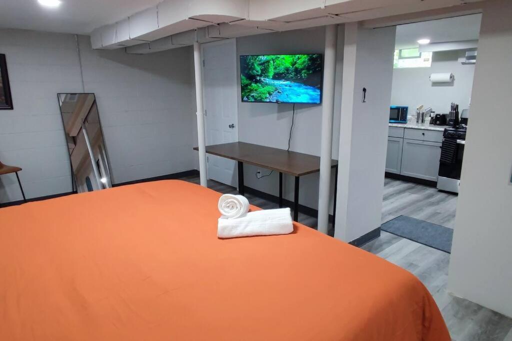 Spacious Suite Close To Downtown Indy/ King Bed อินเดียนาโพลิส ภายนอก รูปภาพ