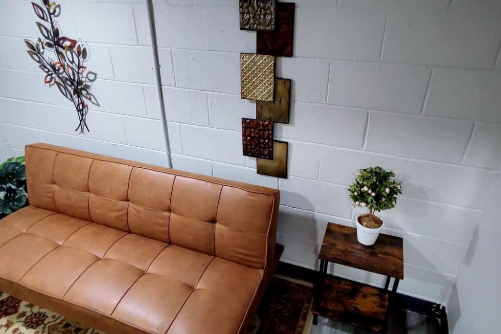 Spacious Suite Close To Downtown Indy/ King Bed อินเดียนาโพลิส ภายนอก รูปภาพ