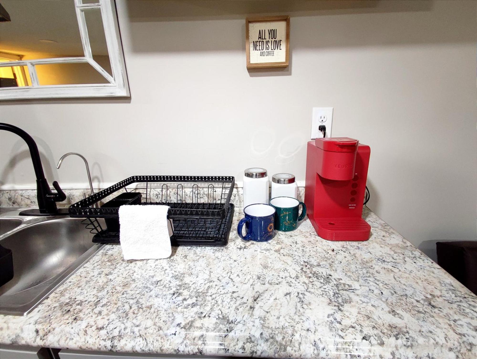 Spacious Suite Close To Downtown Indy/ King Bed อินเดียนาโพลิส ภายนอก รูปภาพ